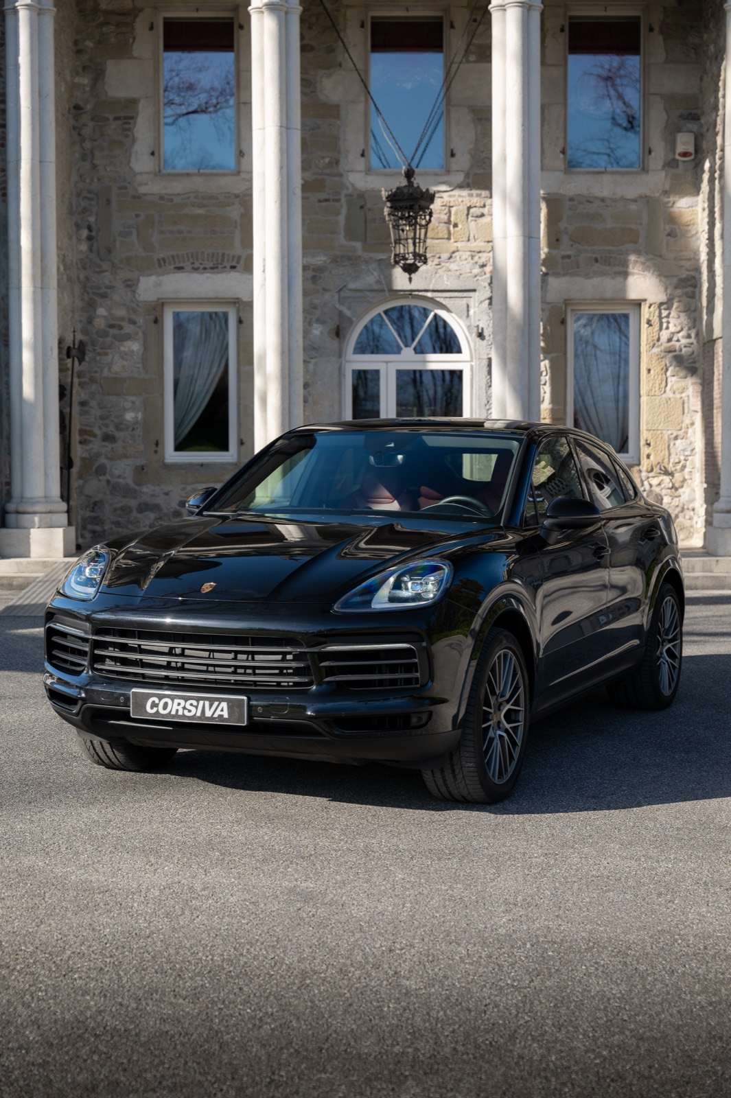 Porsche Cayenne de location — SUV de luxe pour les stations de ski des Alpes
