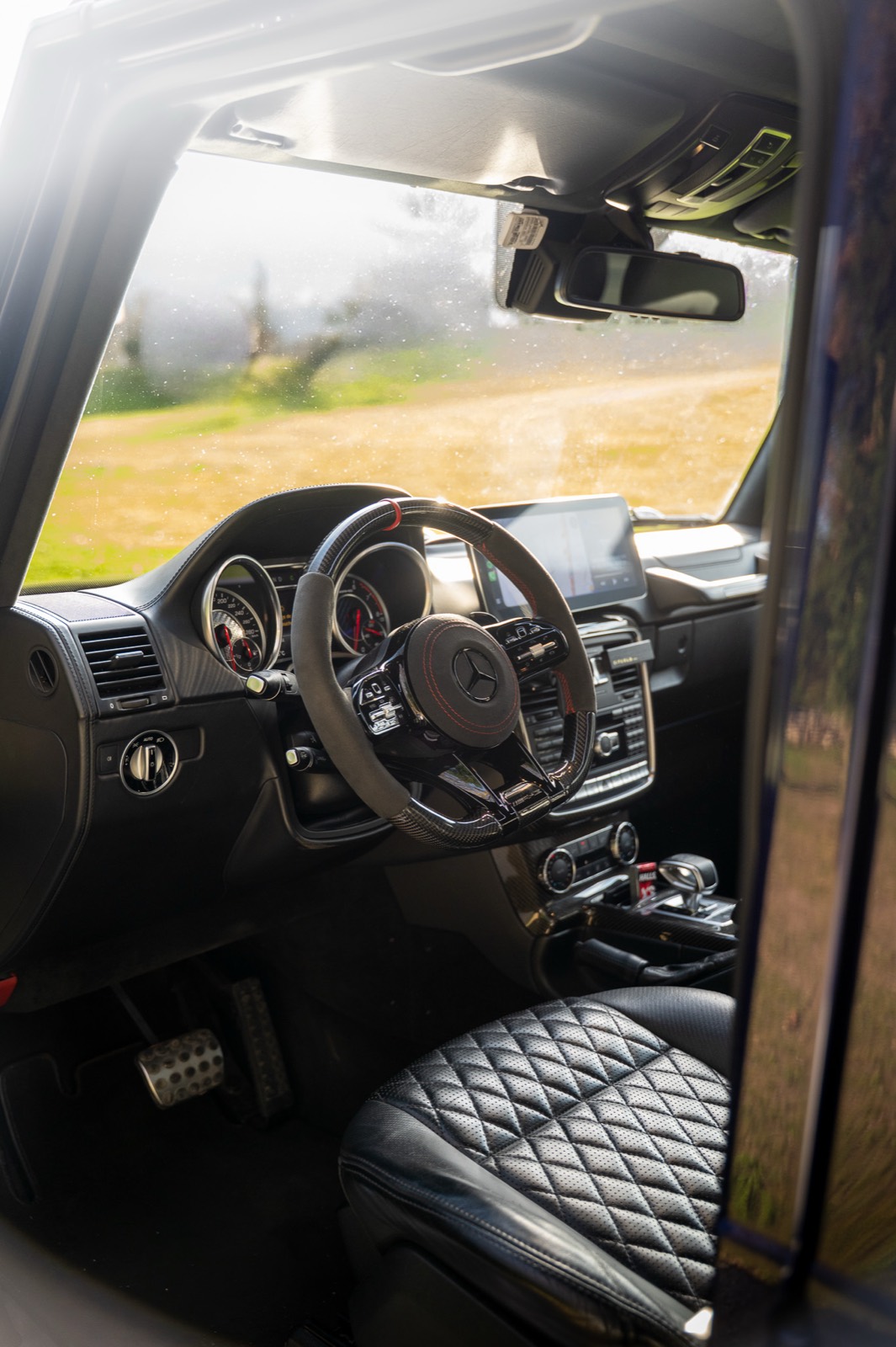 Intérieur du Mercedes-AMG G63 Brabus en location — 5 places