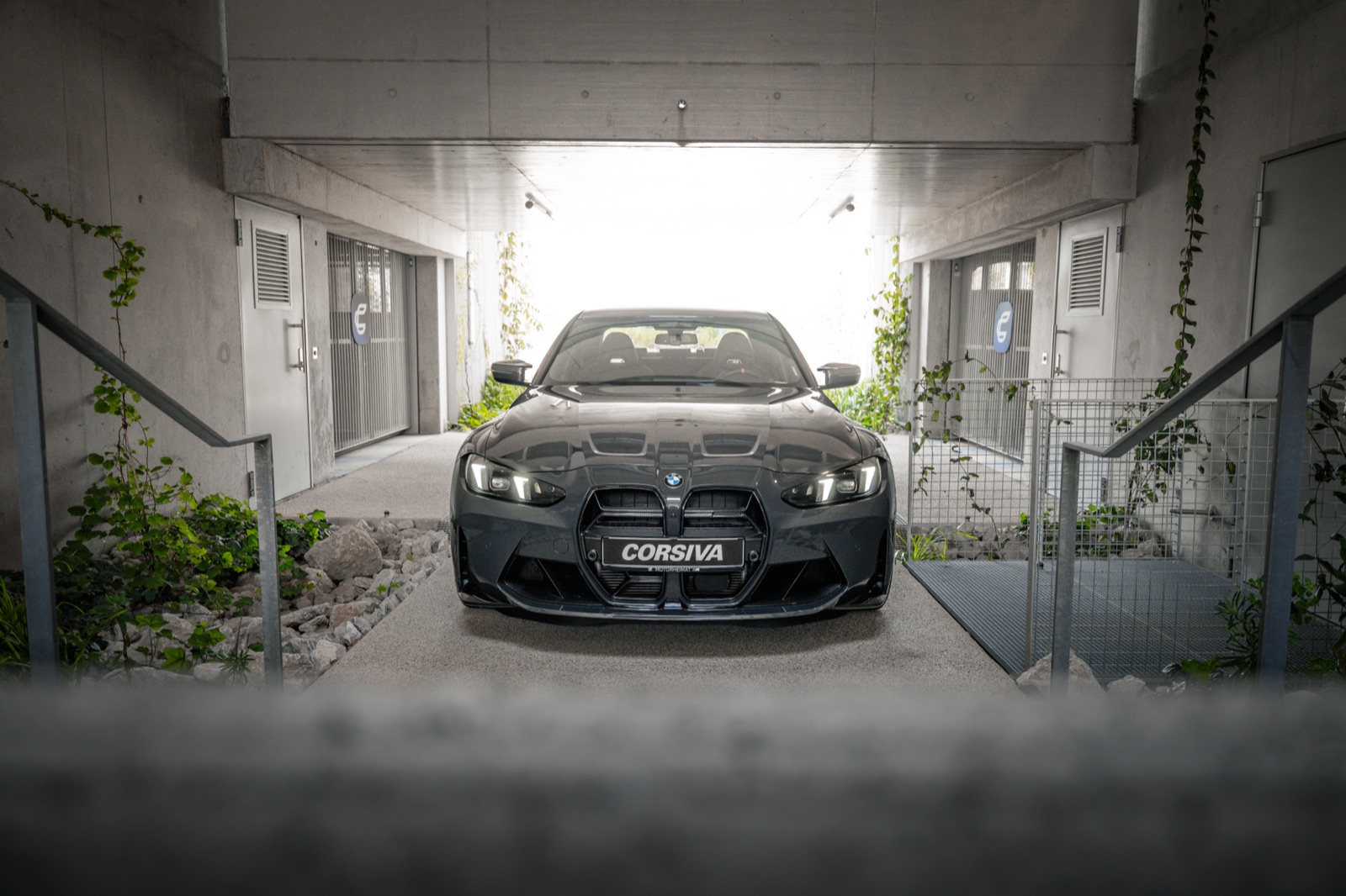BMW M3 Compétition de location sur les routes des Alpes